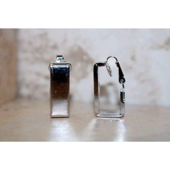 Signed Avon Silver tone  Rectangle Link Dangling Earrings Clip on - Picture 1 of 7